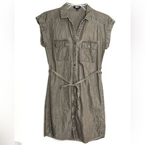 EXPRESS WOMENS ARMY GREEN COLOR SHIRT DRESS SZ. XXS #153